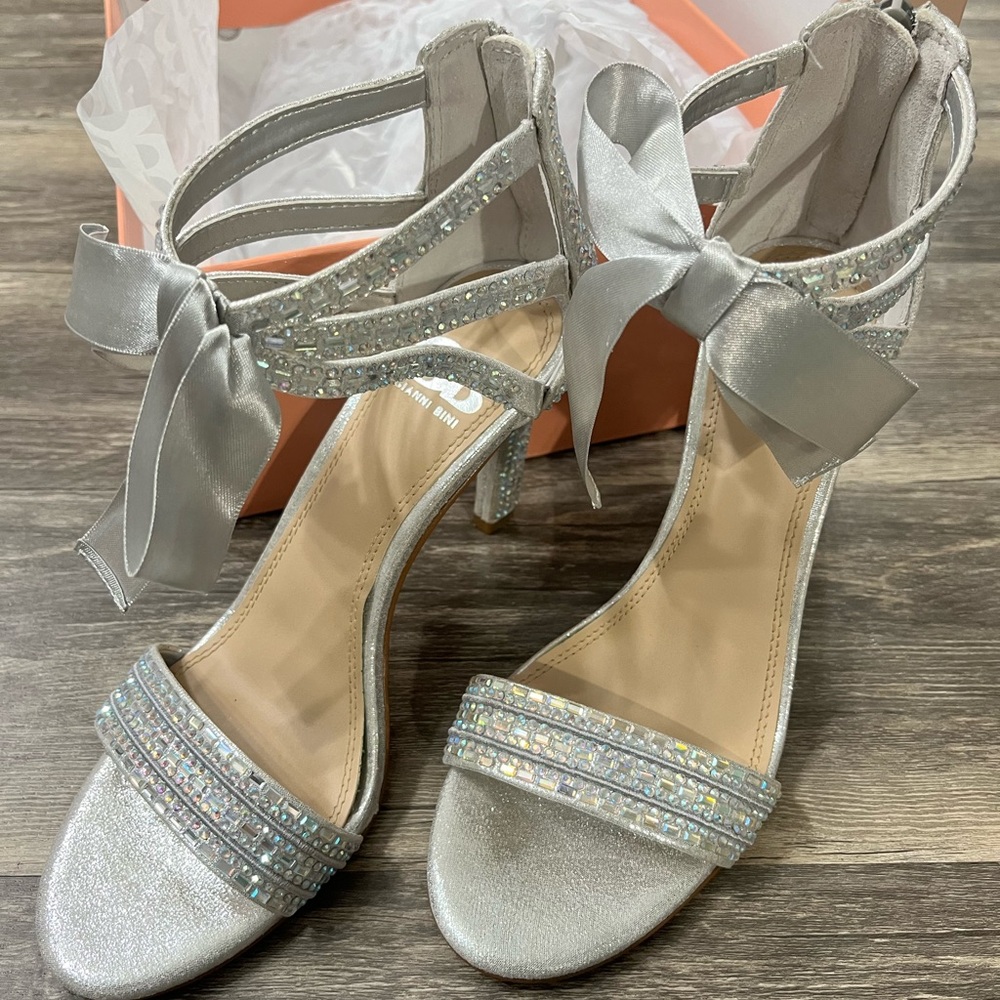 Gianni Bini Silver Gemstone Heels size 7.5